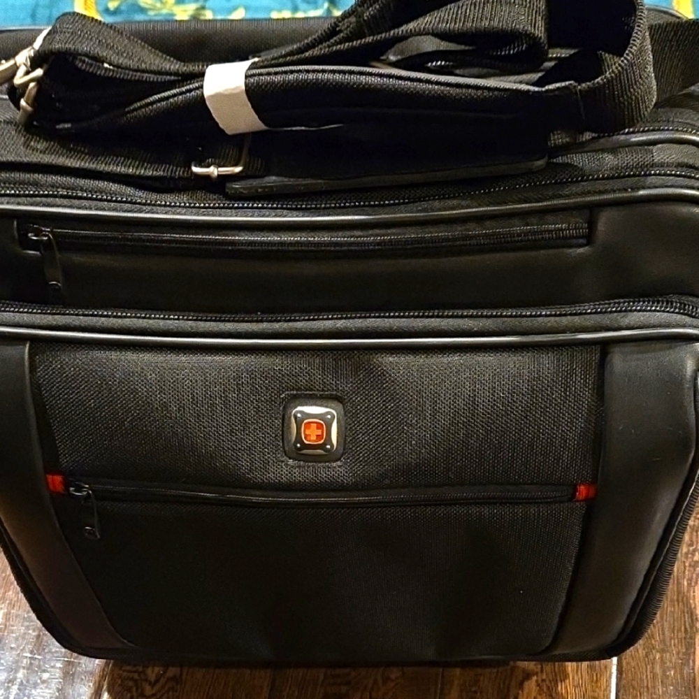 Swiss Army Dakota Black Men's Rolling Bag